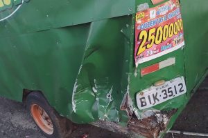 Motorista bate em trailer, foge e comerciante fica no prejuízo em Limeira