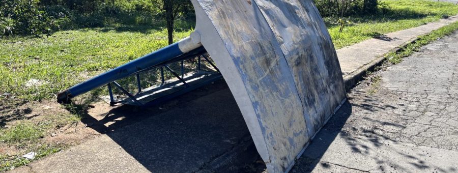 Mulher ferida após queda de cobertura de ponto de ônibus recebe atendimento em casa (2)