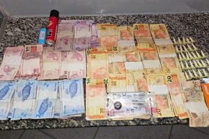 PM prende homem com cocaína, crack e dinheiro em Limeira