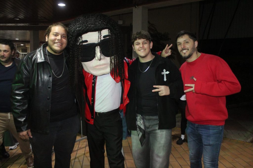 RODRIGO TEASER MICHAEL JACKSON (11)