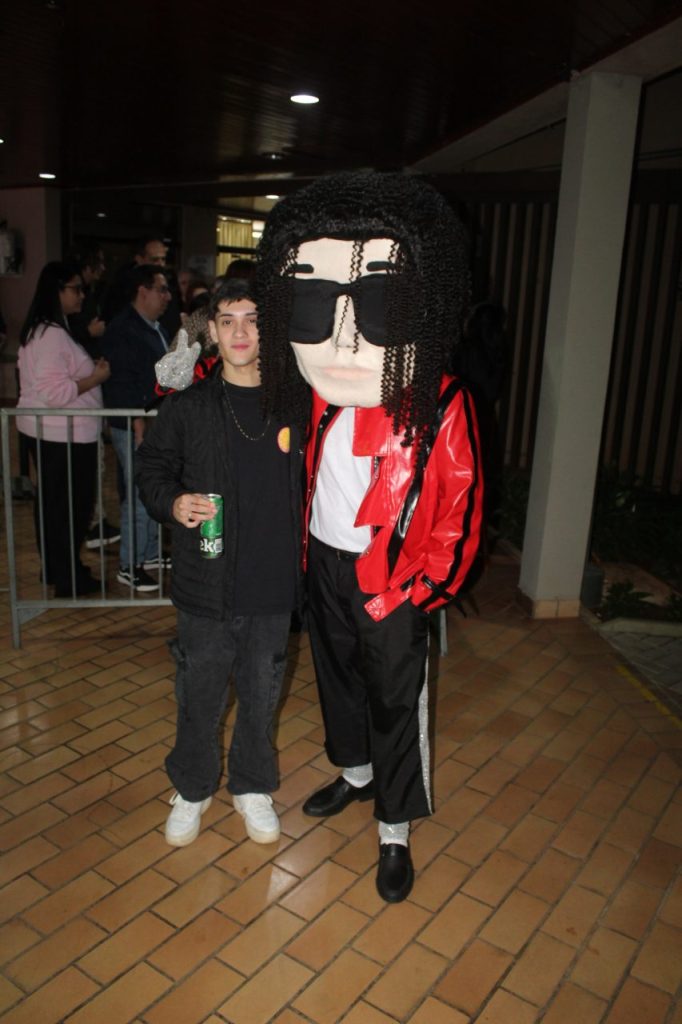 RODRIGO TEASER MICHAEL JACKSON (32)
