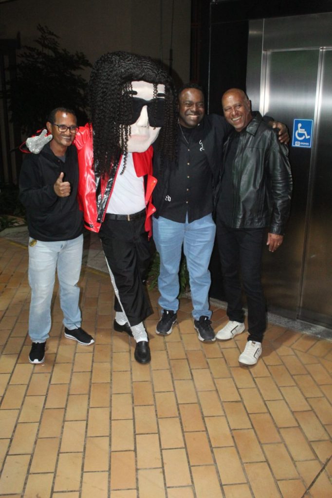 RODRIGO TEASER MICHAEL JACKSON (37)