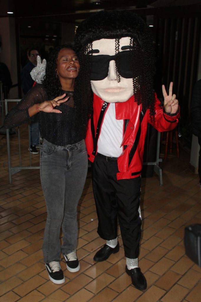 RODRIGO TEASER MICHAEL JACKSON (53)