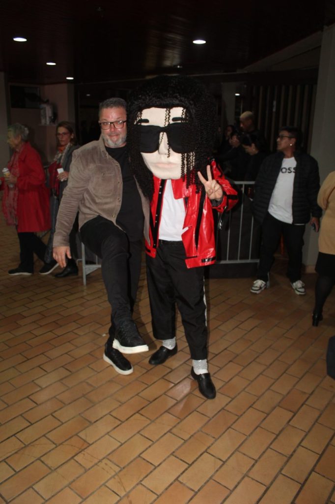 RODRIGO TEASER MICHAEL JACKSON (54)