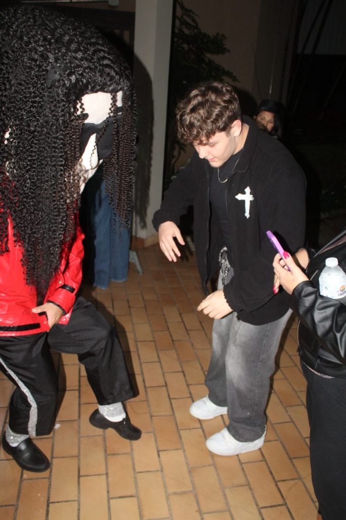 RODRIGO TEASER MICHAEL JACKSON (55)
