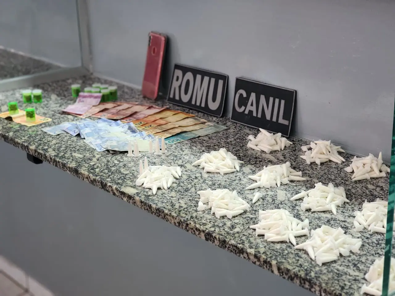 ROMU apreende mais de 450 pinos de cocaína com dois adolescentes em Limeira