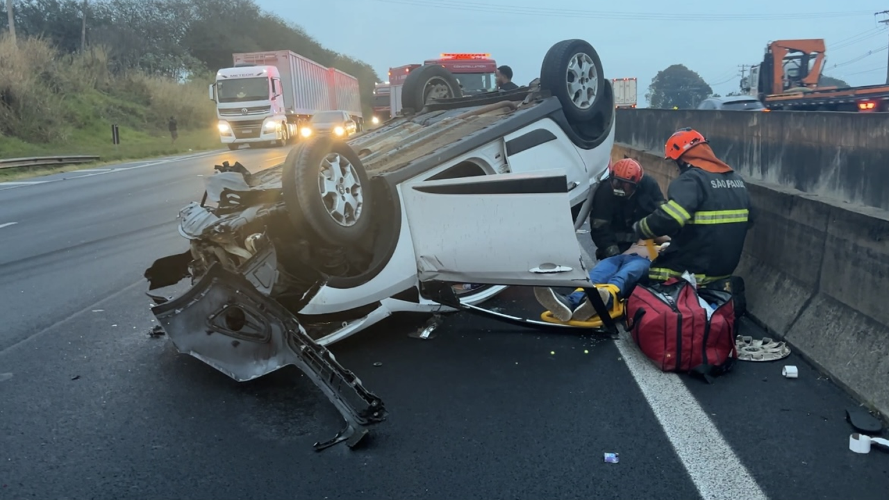 Acidente entre quatro veículos causa congestionamento na Anhanguera, em Limeira