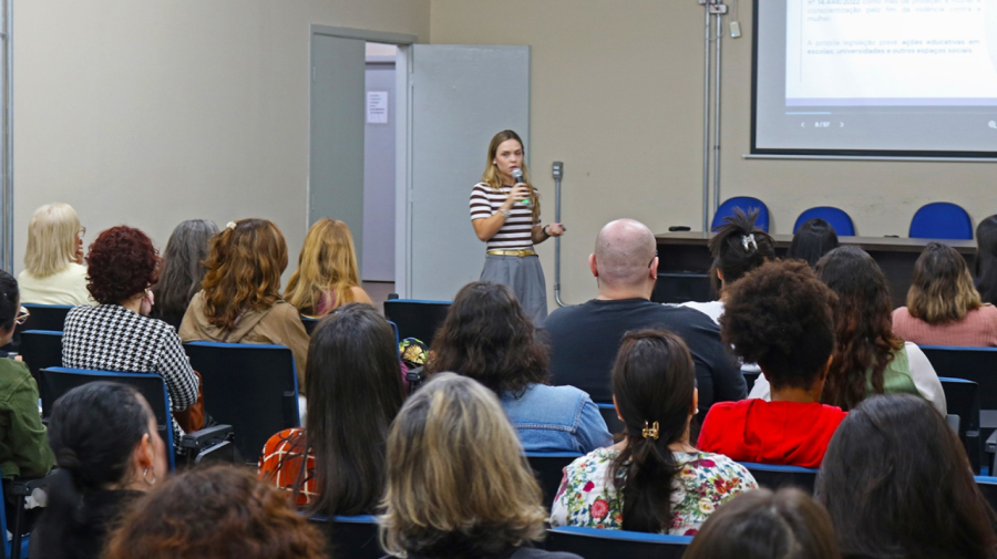 Agosto Lilás termina com palestra sobre controle e violência em Limeira