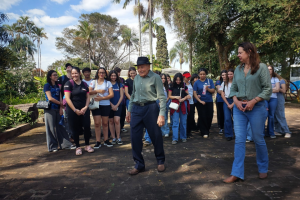 Alunos da ETEC Trajano visitam propriedades rurais de Limeira