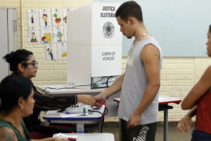 Com envelhecimento da população, eleitorado jovem recua 22% em 16 anos