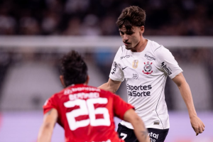 Corinthians vence Internacional, mas é eliminado na Neo Química Arena