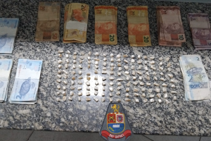 Dupla é presa com 180 pedras de crack e dinheiro em Limeira