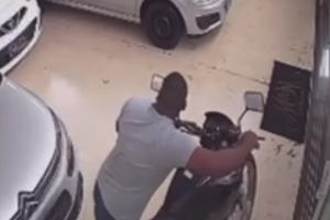 Dupla furta moto de loja e diz que era por dívida com sogra em Limeira