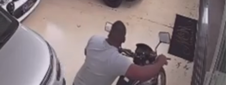 Dupla furta moto de loja e diz que era por dívida com sogra em Limeira