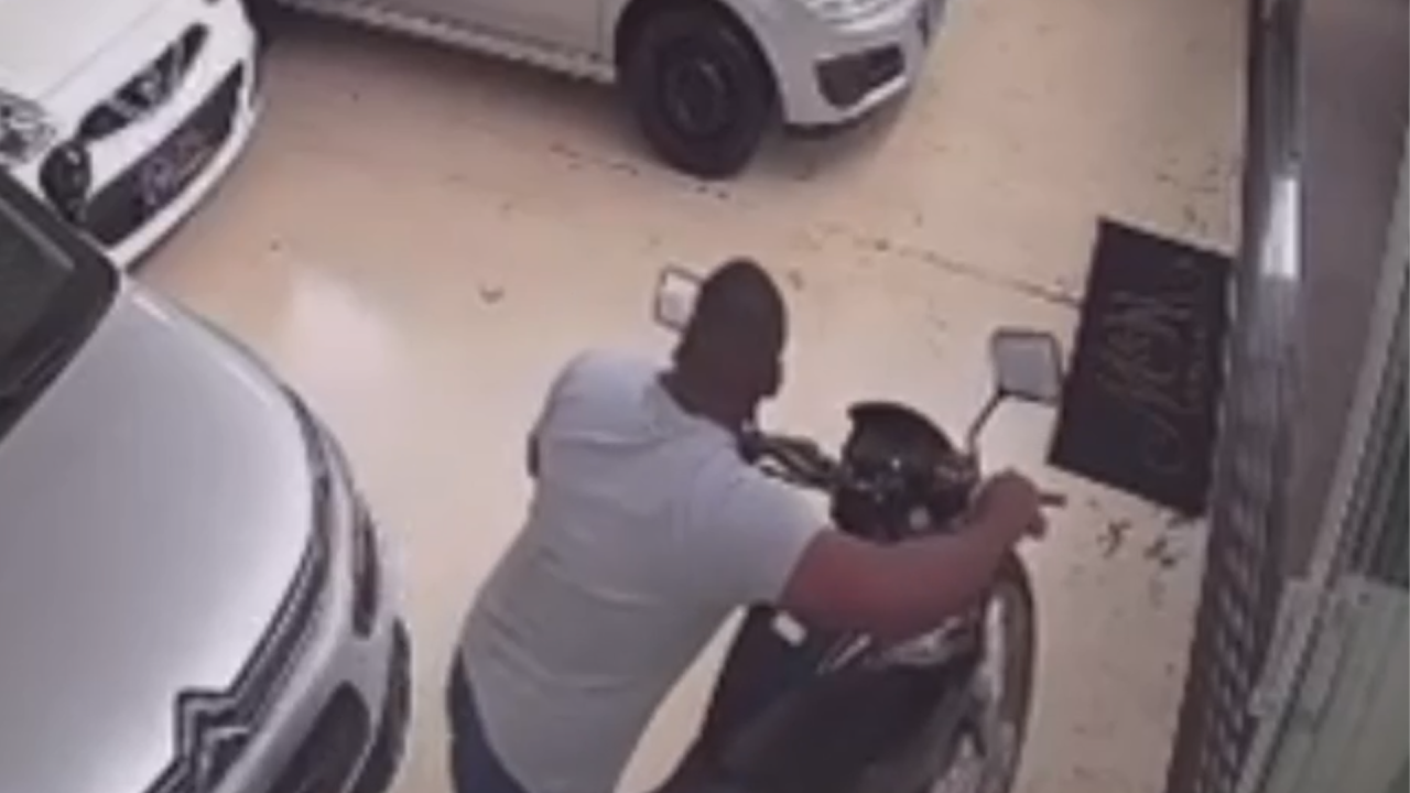 Dupla furta moto de loja e diz que era por dívida com sogra em Limeira