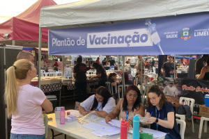 Feira Noturna do Jardim Santa Adélia terá vacinação gratuita na estreia