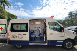 Limeira amplia frota com nova ambulância para transporte de pacientes