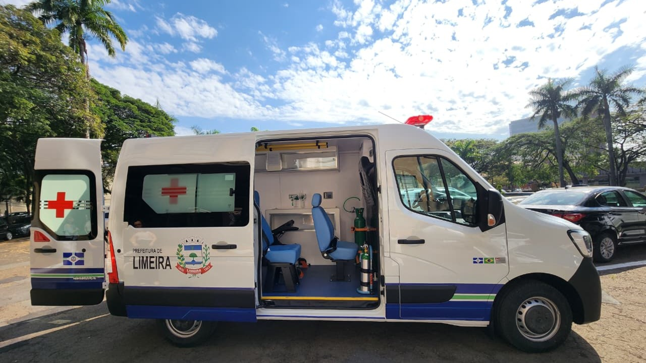 Limeira amplia frota com nova ambulância para transporte de pacientes
