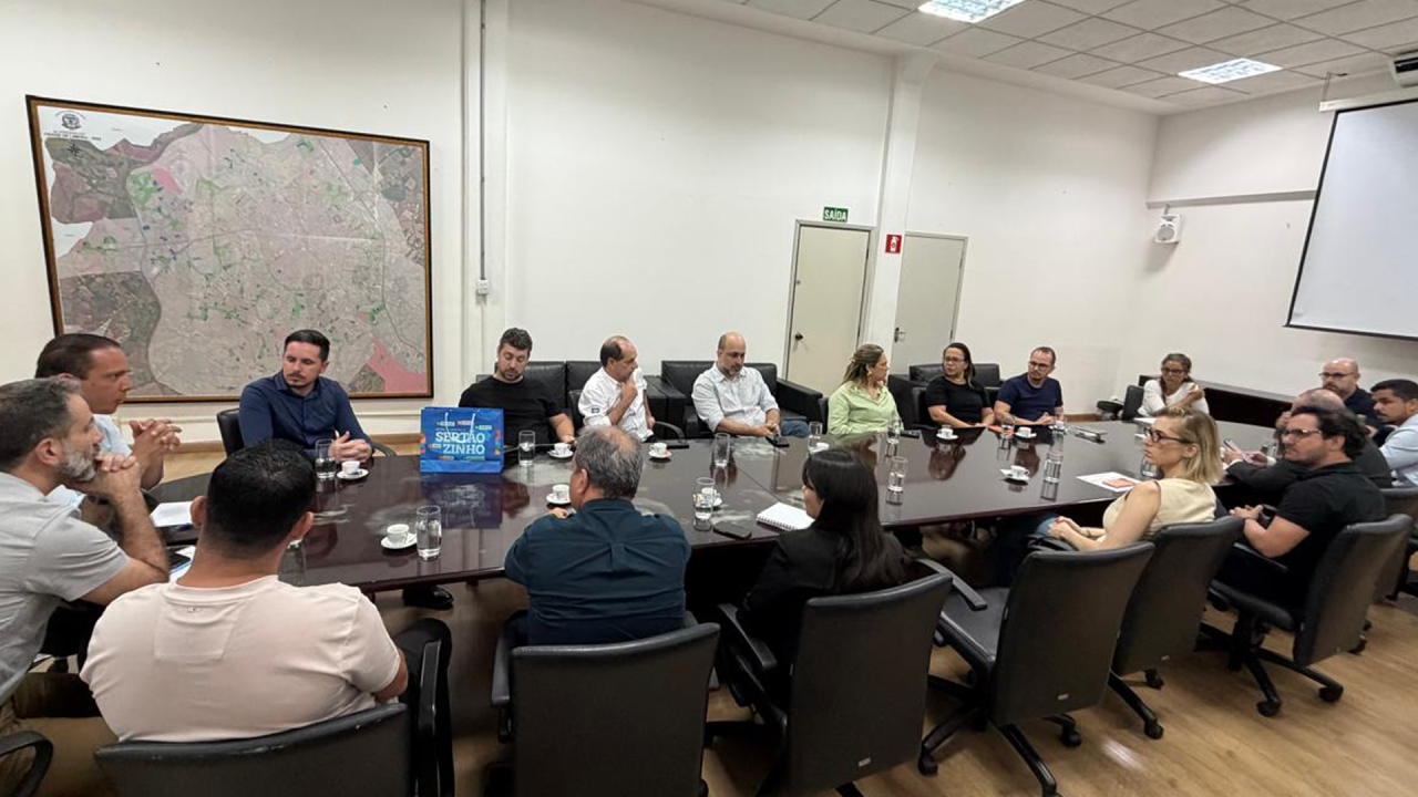 Limeira discute criação de marca para polo de joias folheadas