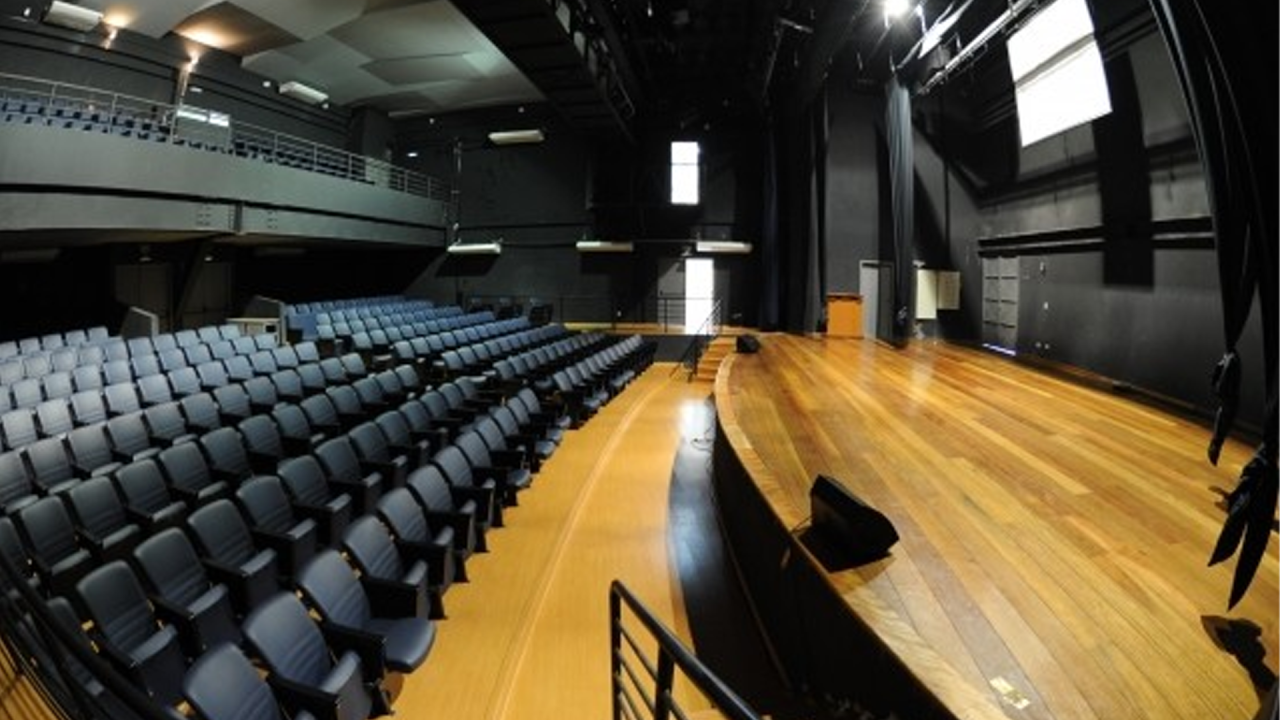 Limeira terá sessões gratuitas de Garoto Cósmico no Teatro Nair Bello