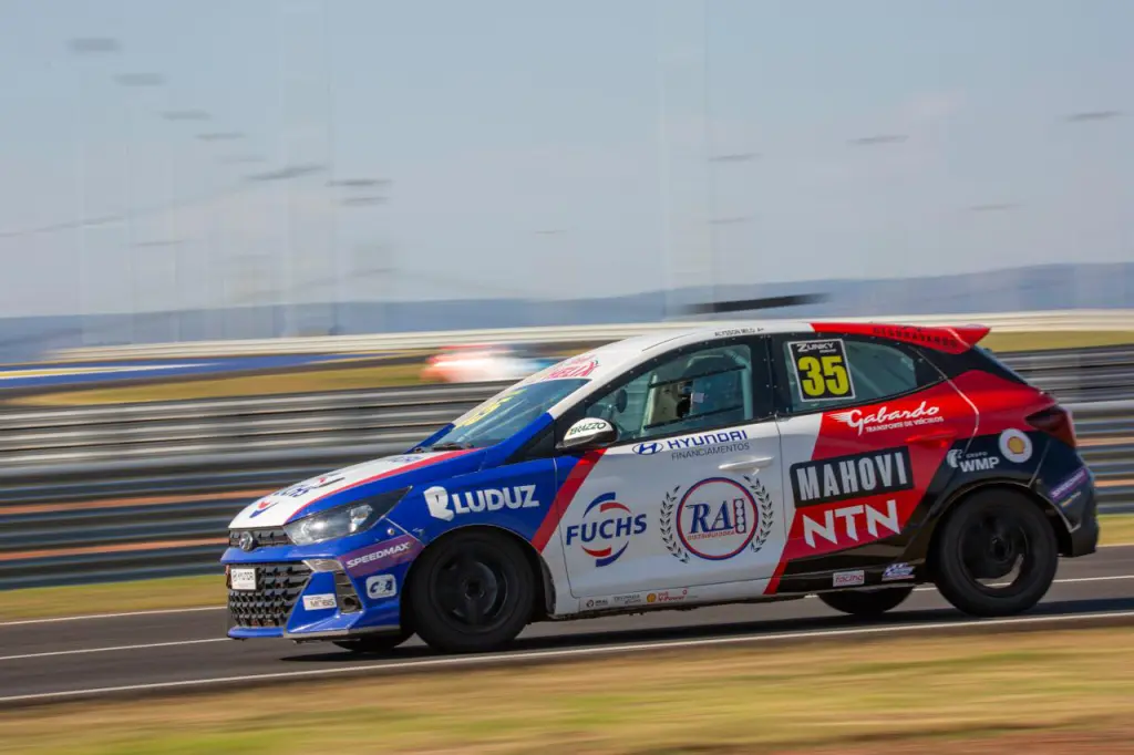 Limeirense Alysson Milo vence corrida noturna da Copa Hyundai HB20 (1)