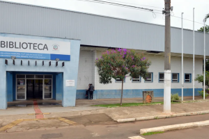 Livro reúne poesias de Luiz Pedro Bom em lançamento na Biblioteca de Limeira