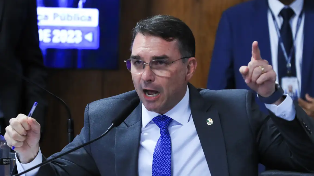 Missão pede investigação sobre filiação falsa de Flávio ao partido