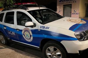Motorista com sinais de embriaguez é encontrado após bater carro contra poste em Cordeirópolis