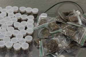 Mulher é presa por tráfico de drogas em Limeira