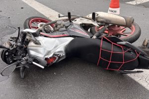 Acidente entre carro e moto é registrado na avenida Assis Brasil, em Limeira (1)