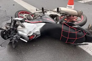 Acidente entre carro e moto é registrado na avenida Assis Brasil, em Limeira (1)