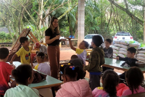 Alunos participam de atividades ambientais no Viveiro Municipal de Limeira