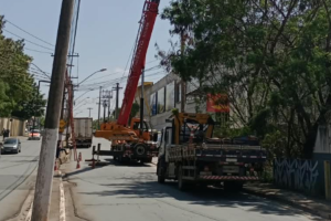 Avenida Campinas tem trecho interditado em Limeira