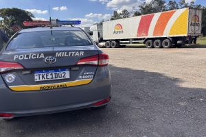 Caminhoneiro é socorrido após passar mal na Rodovia Anhanguera, em Limeira