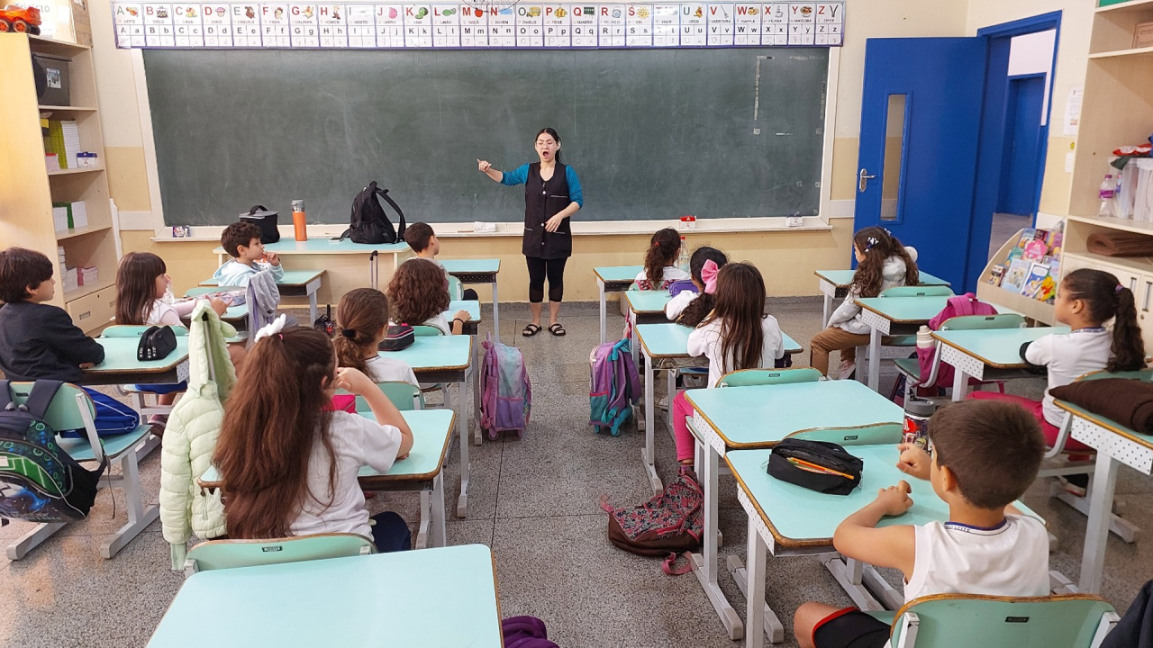 Escola de Limeira oferece educação bilíngue para estudantes surdos