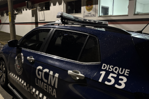 Homem é preso após atacar guardas e danificar viatura em Limeira