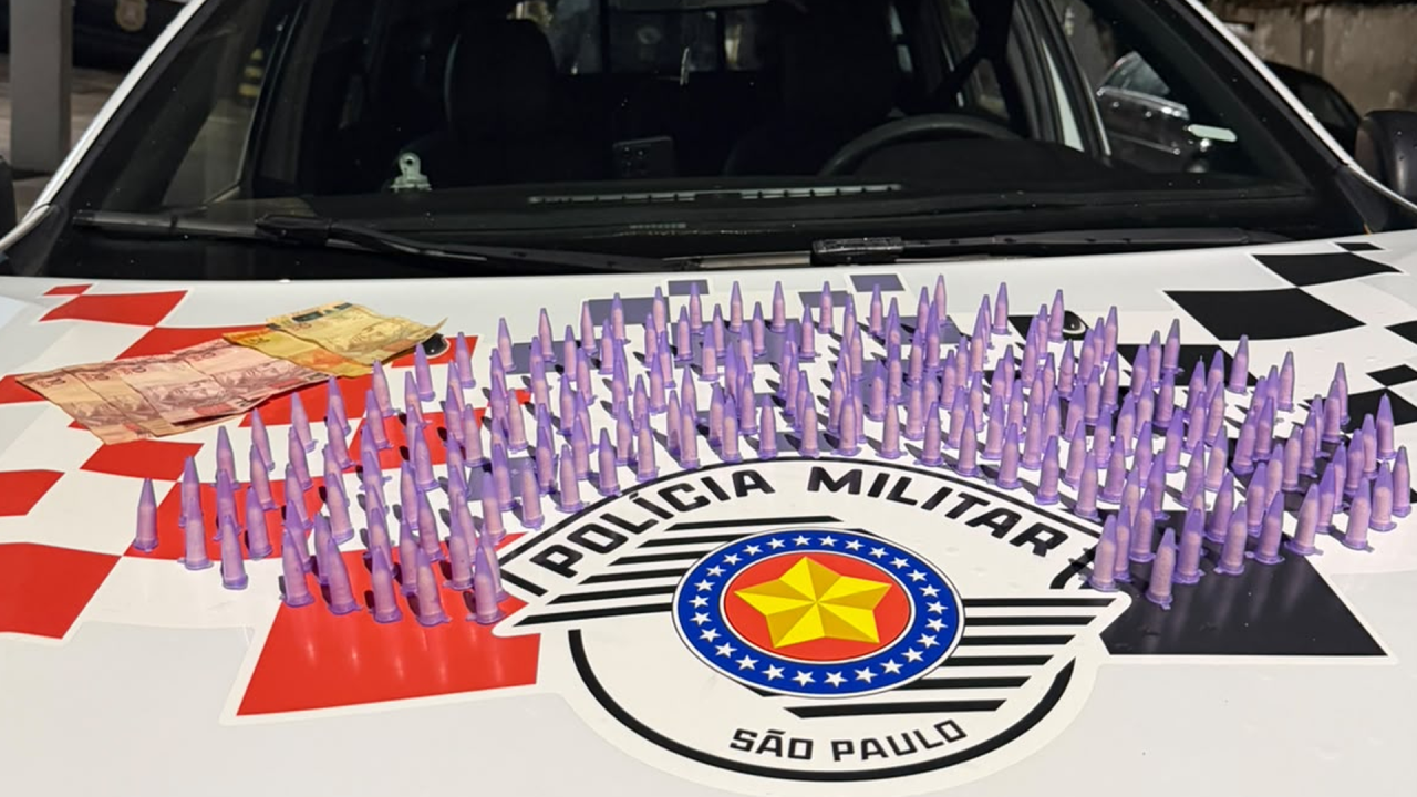 Homem é preso com 204 pinos de cocaína