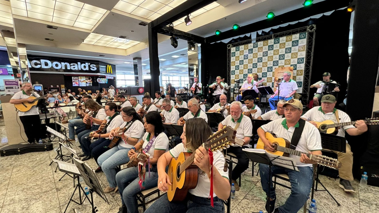 Orquestra de Violeiros celebra aniversário da cidade no Pátio Limeira Shopping