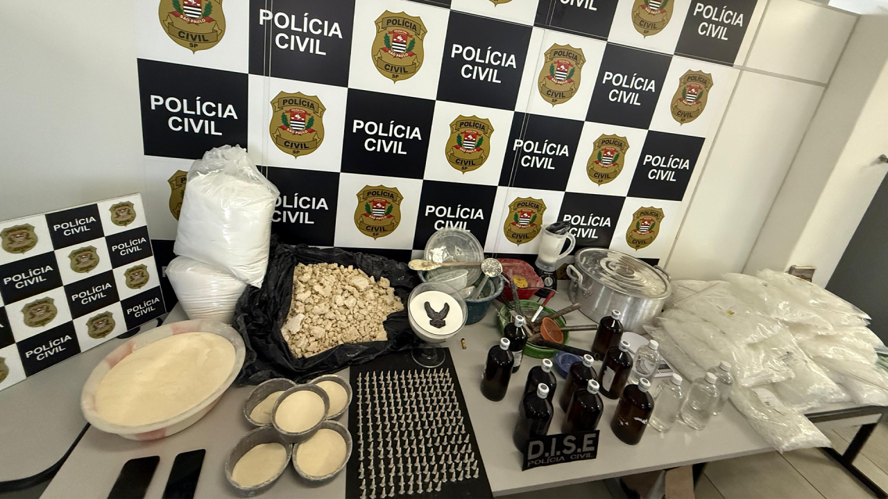 Polícia prende dois e encontra refinaria de cocaína em Limeira