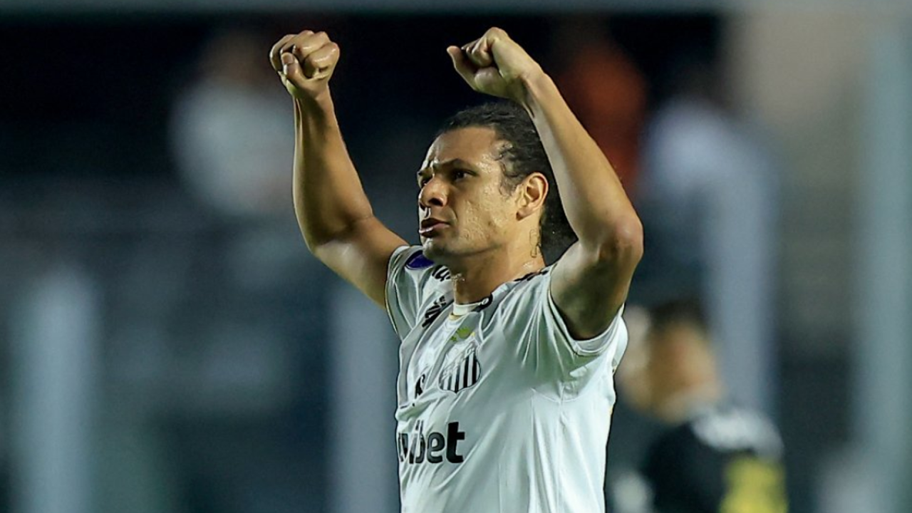 Santos vence o Atlético-MG por 2 a 0 no primeiro jogo das quartas de final