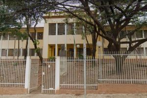 Adolescente é agredida por garoto na Escola Estadual Castello Branco, em Limeira