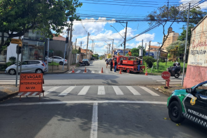 Caminhão danifica semáforo em cruzamento de Limeira; reparo deve ocorrer até sexta-feira