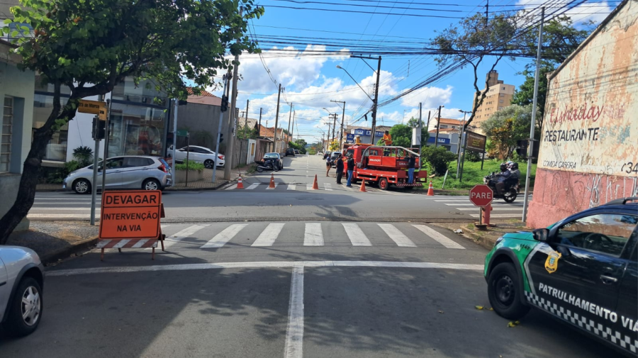 Caminhão danifica semáforo em cruzamento de Limeira; reparo deve ocorrer até sexta-feira
