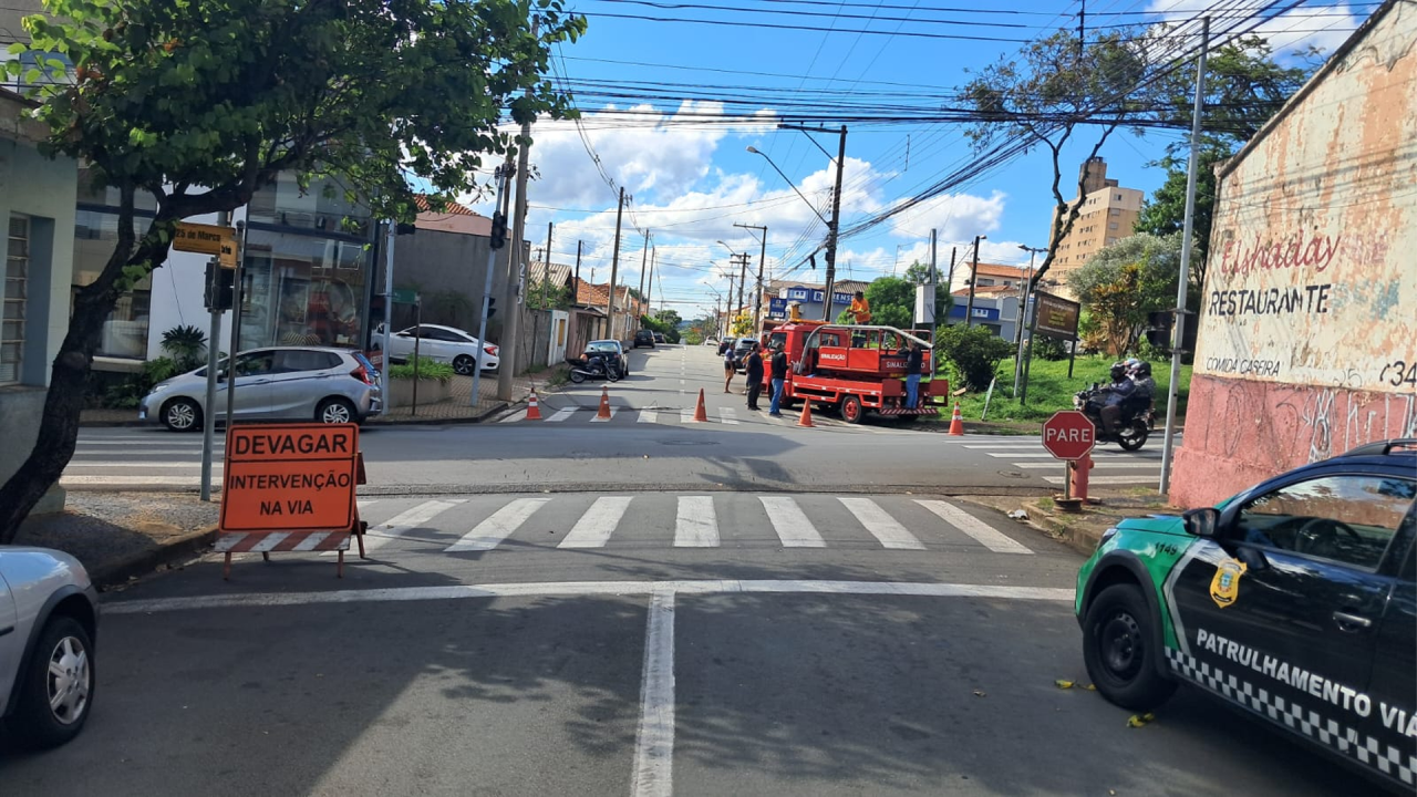 Caminhão danifica semáforo em cruzamento de Limeira; reparo deve ocorrer até sexta-feira