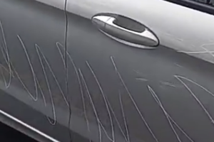 Carros são riscados após abordagem no Centro de Limeira