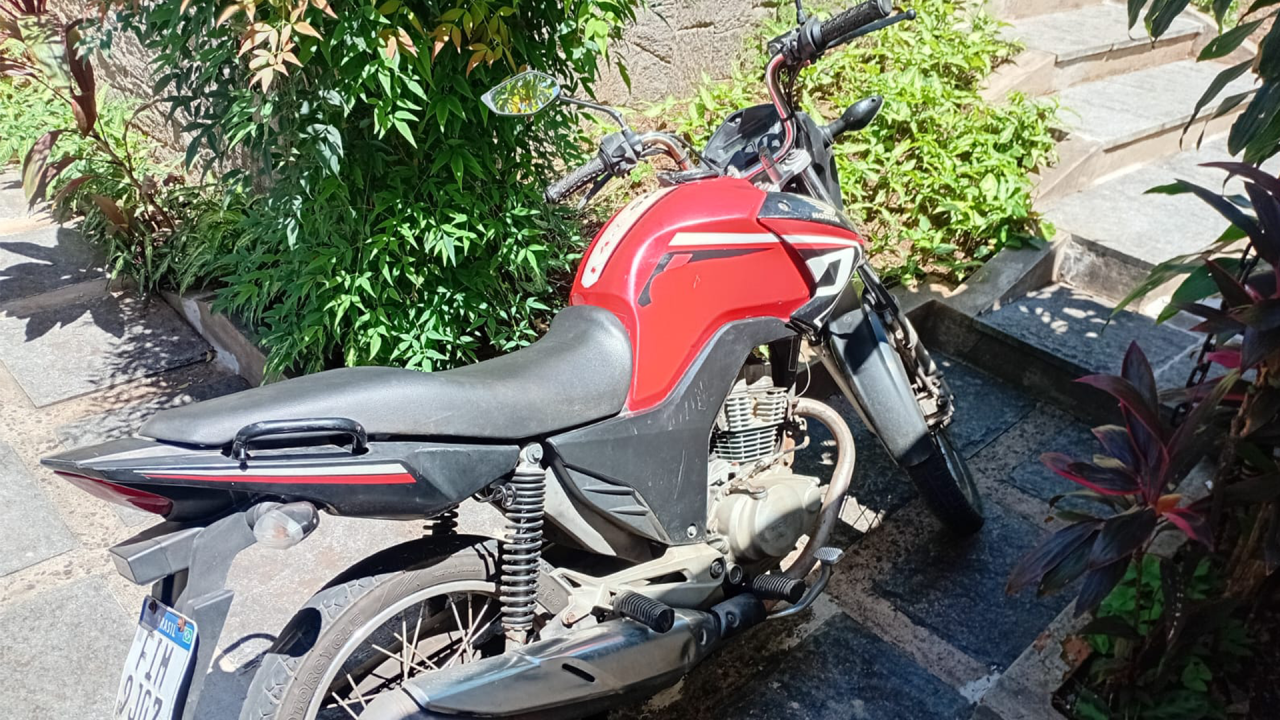 Casal é abordado com moto furtada e pedras de crack no Centro de Limeira