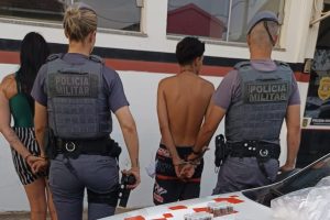 Casal é preso com 119 porções de maconha no Odécio Degan, em Limeira