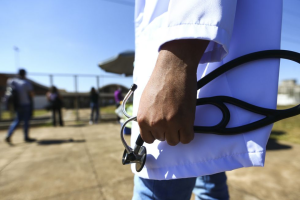Congresso aprova exame obrigatório para exercício da medicina
