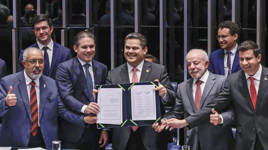 Congresso promulga emenda do fim da 6x1; escala 5x2 começa em 60 dias