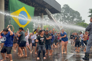 Crianças se formam no Programa Bombeiro na Escola em Limeira